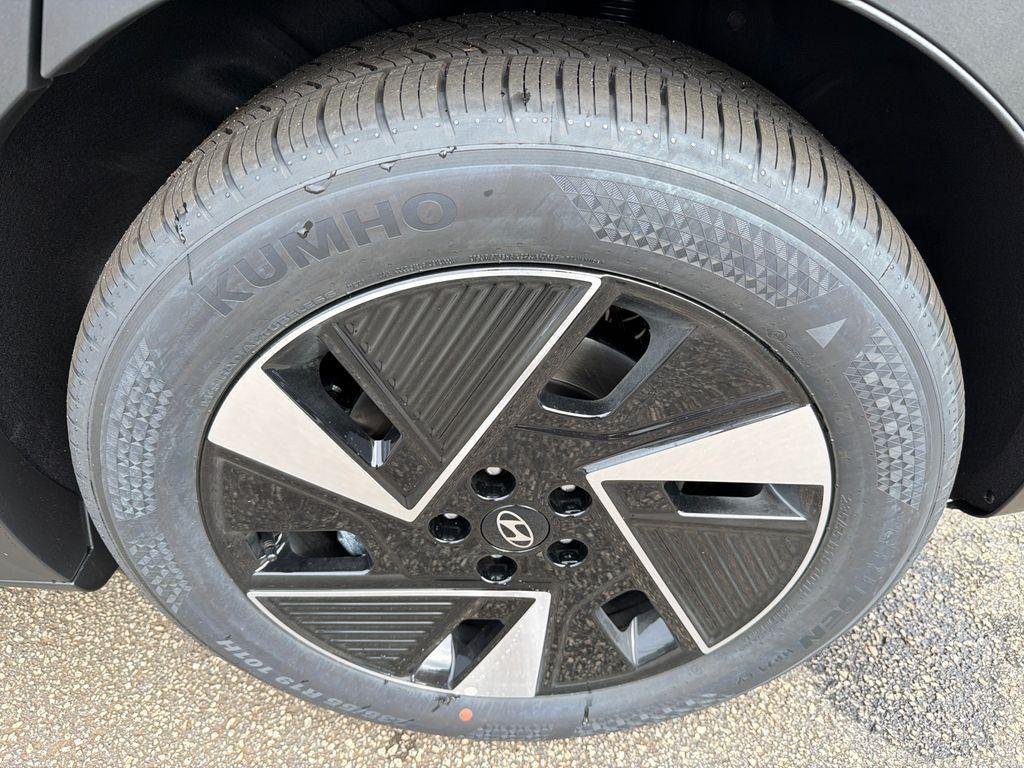 New 2026 Black Hyundai SE image 19