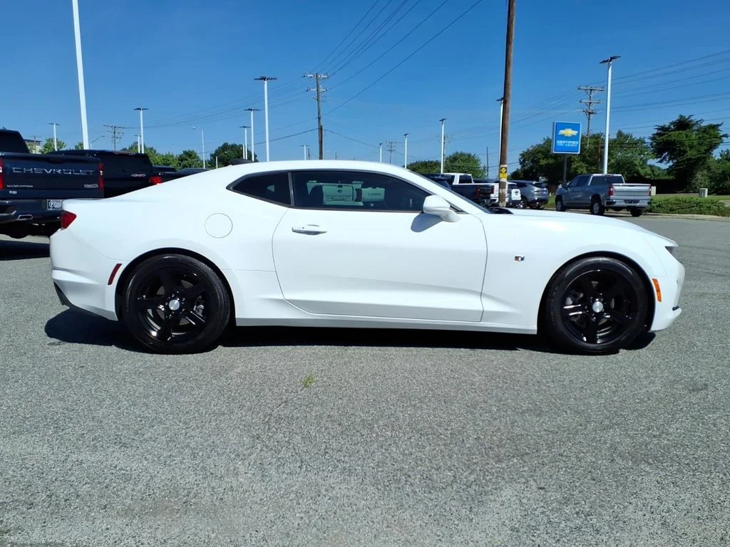 Used 2023 White Chevrolet 1LT image 33