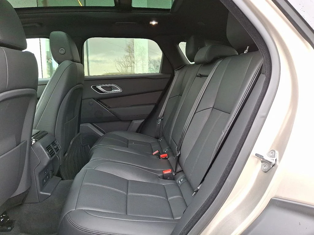 Certified Used 2026 Batumi Gold Premium Metallic Land Rover Dynamic SE image 10