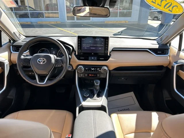 Used 2022 White Toyota XLE Premium image 24
