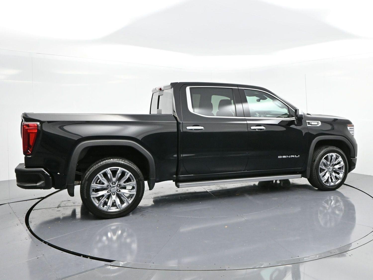 Used 2025 Onyx Black GMC Denali image 8
