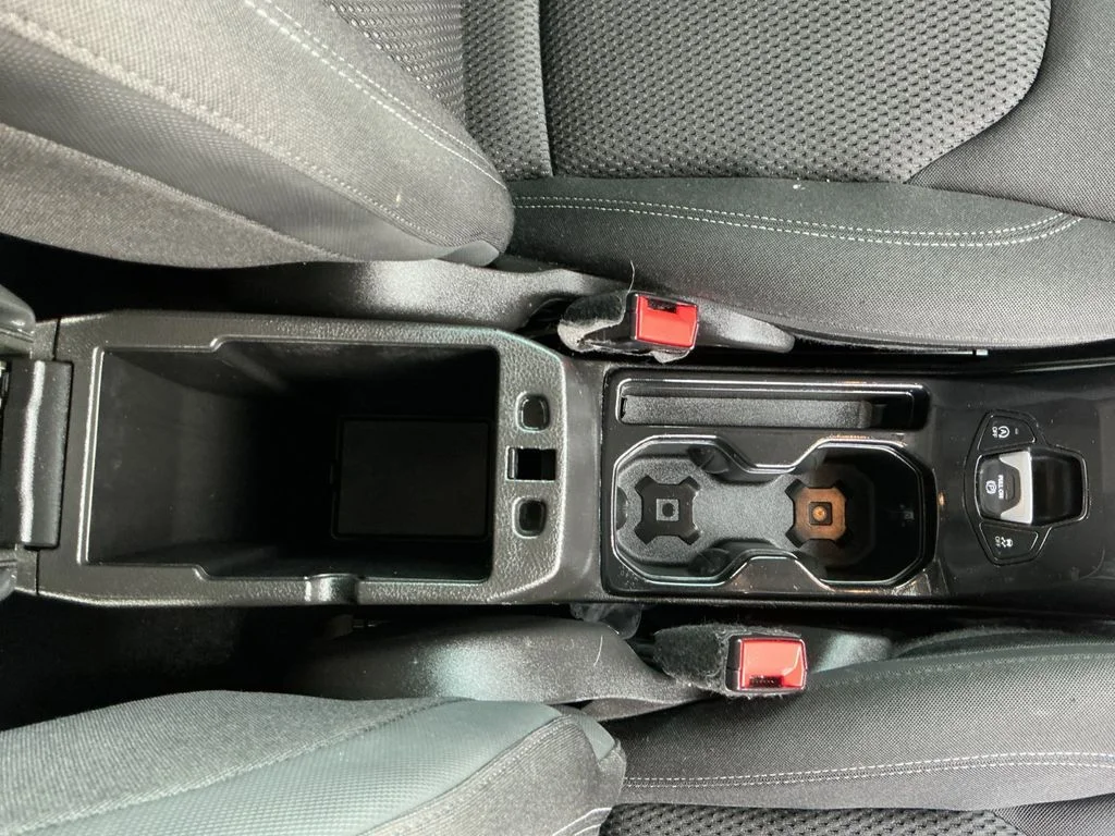 Used 2022 Red Jeep Latitude image 28