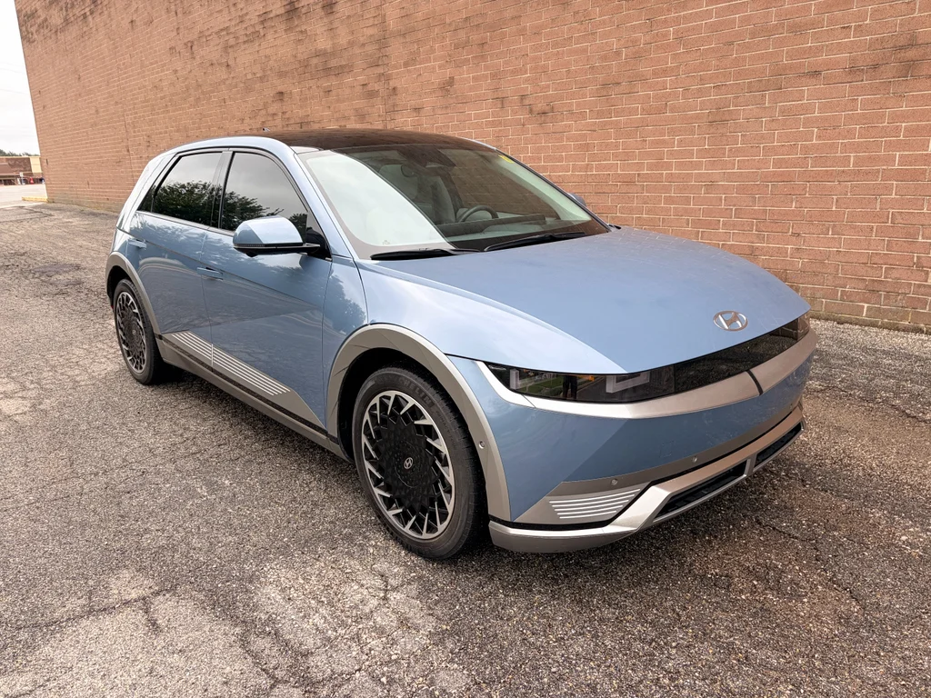 Used 2023 Lucid Blue Hyundai Limited image 7