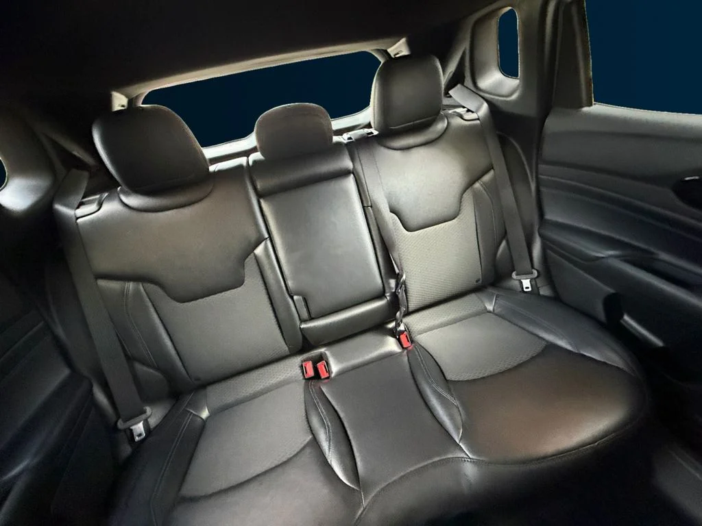 Used 2026 Silver Jeep Latitude image 18