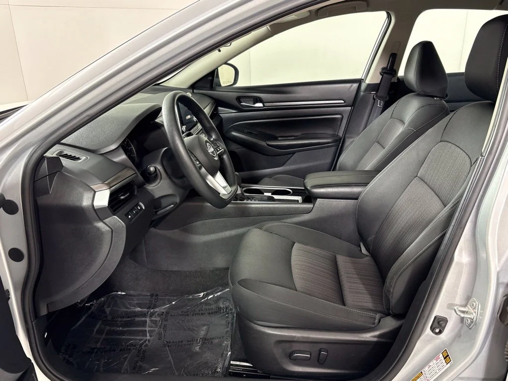 Used 2024 Silver Nissan 2.5 SV image 23