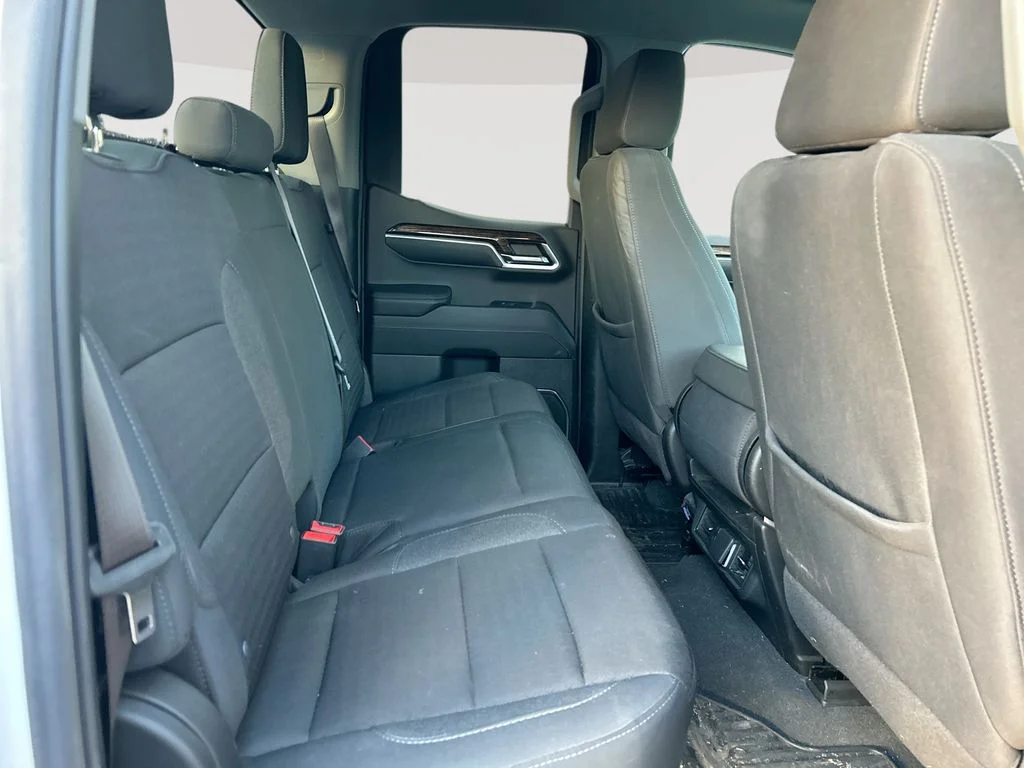 Used 2024 White GMC Elevation image 30