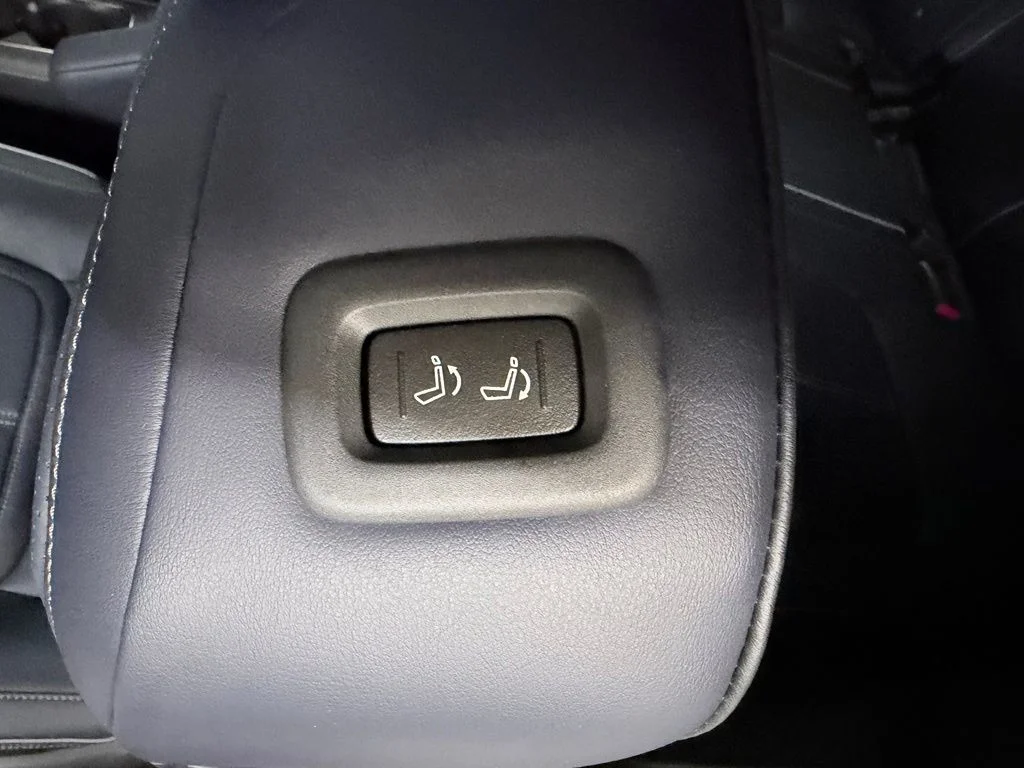 New 2027 RADIANT WHITE INFINITI Sport 4WD image 37