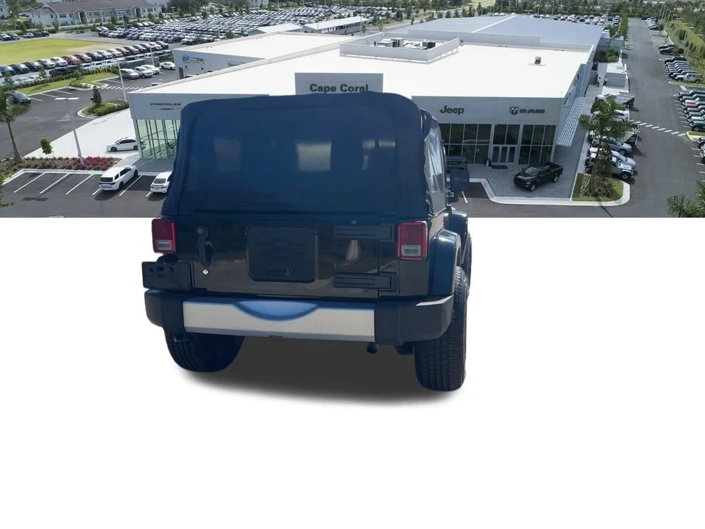 Used 2015 Black Jeep Sahara image 10