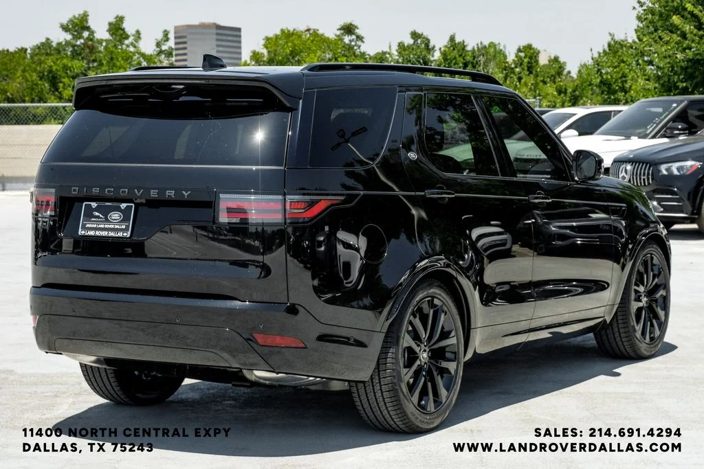 New 2026 Santorini Black Metallic Land Rover Dynamic SE image 6