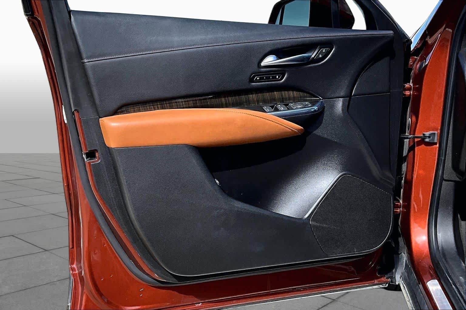 Used 2019 Autumn Metallic Cadillac FWD Premium Luxury image 22