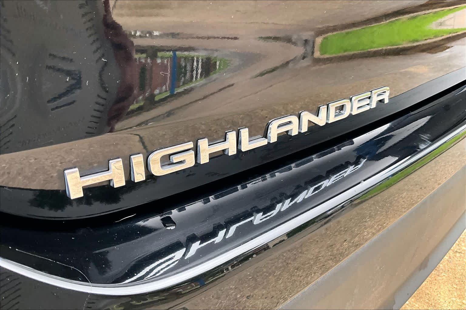 Used 2023 Midnight Black Metallic Toyota Hybrid XLE image 31
