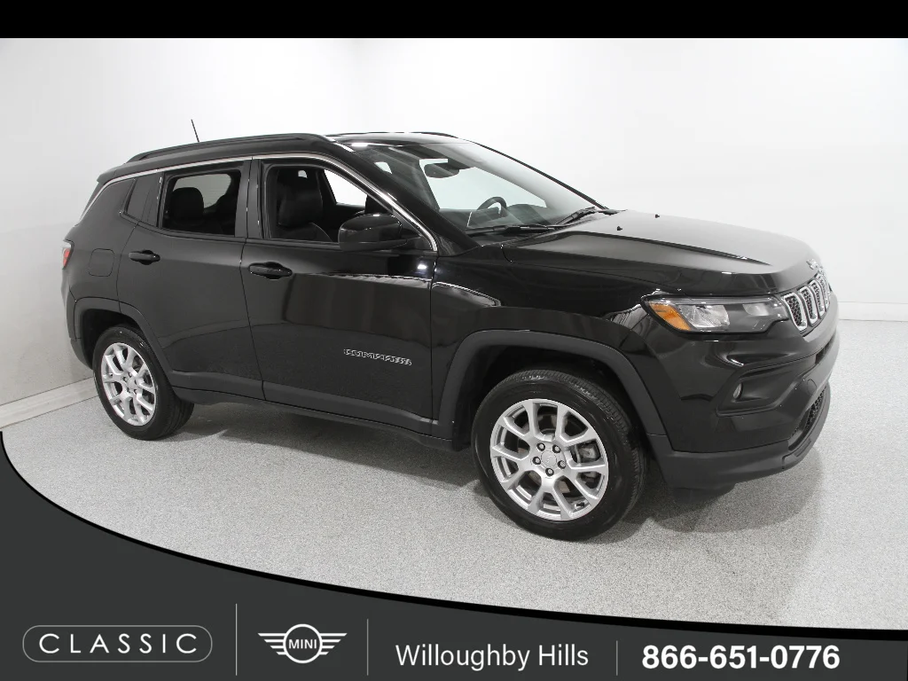 2023 Jeep Compass Latitude Lux 4X4's photo