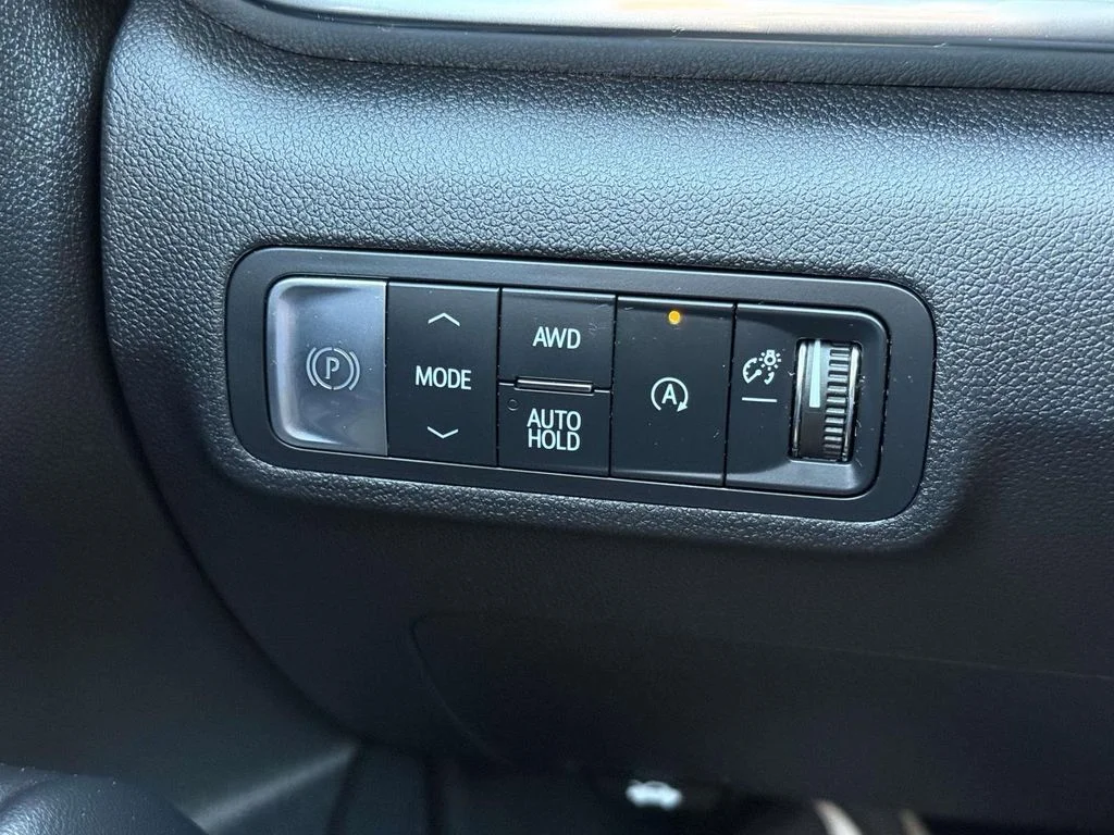 Used 2026 White GMC Elevation image 28