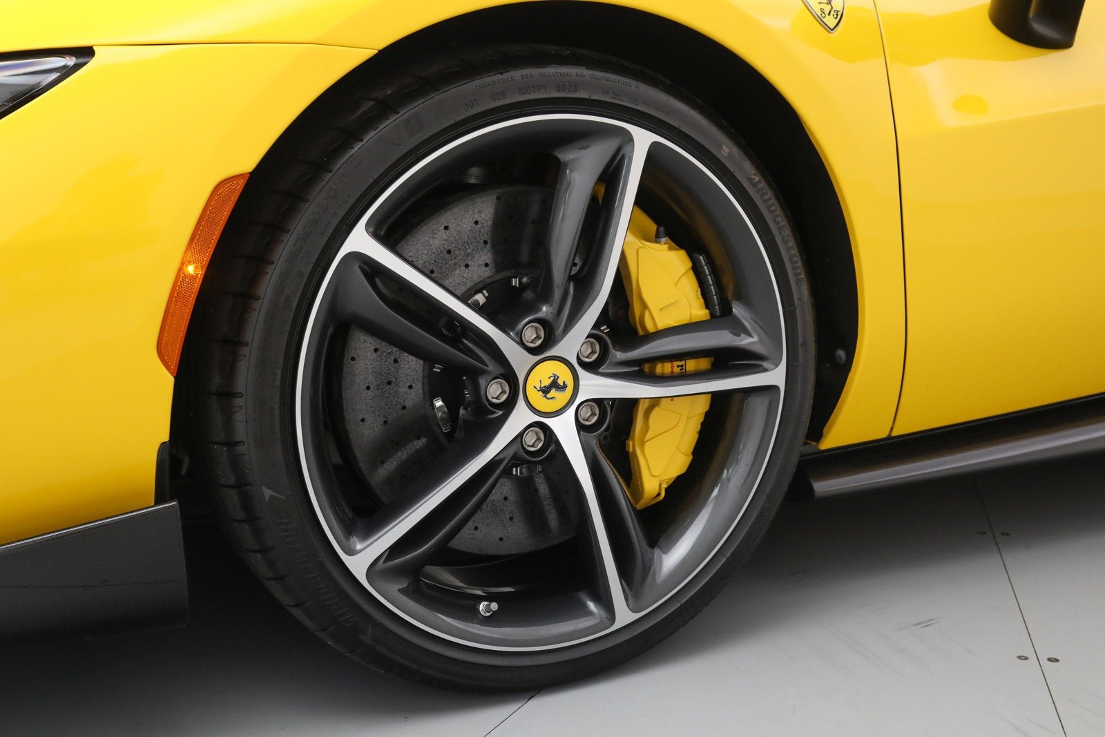 Used 2024 Giallo Modena Ferrari  image 17