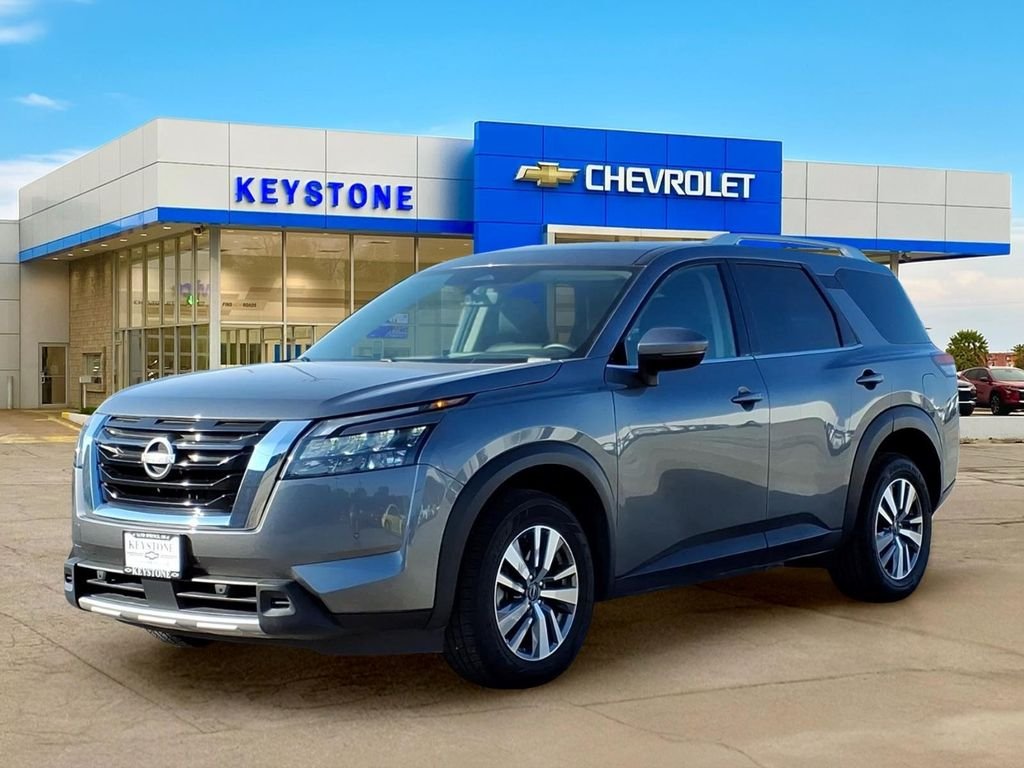 Used 2025 Gray Nissan SL image 3