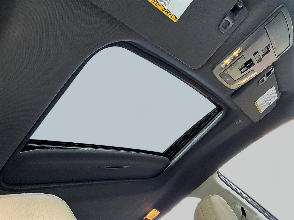 Used 2022  Toyota XLE image 23
