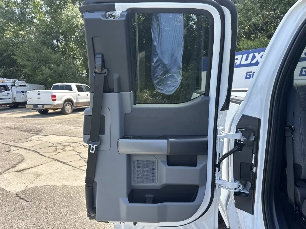 New 2026 Oxford White Ford XLT image 21