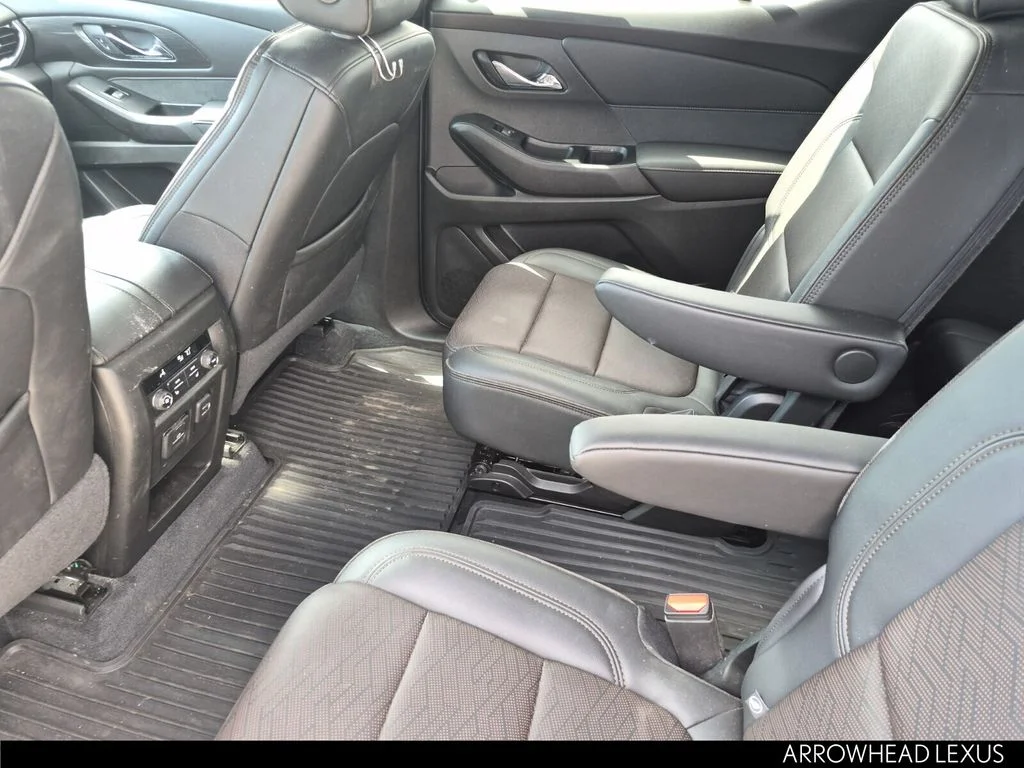 Used 2023 White Chevrolet High Country image 13