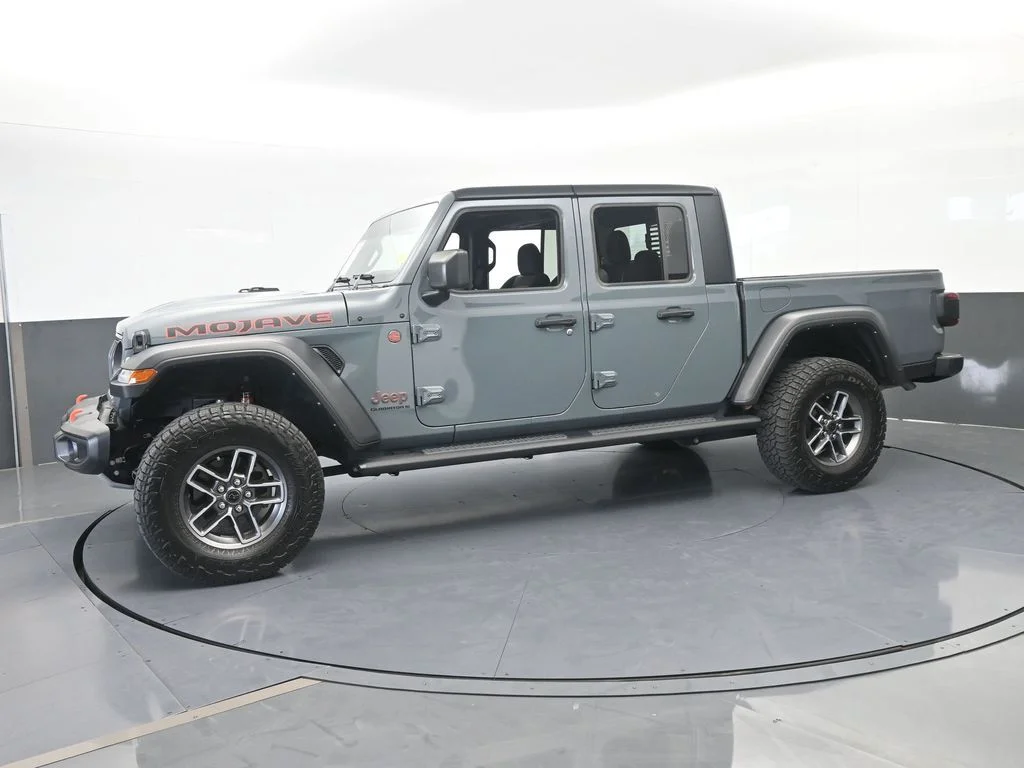 Used 2024 Anvil Clear Coat Jeep Mojave image 2