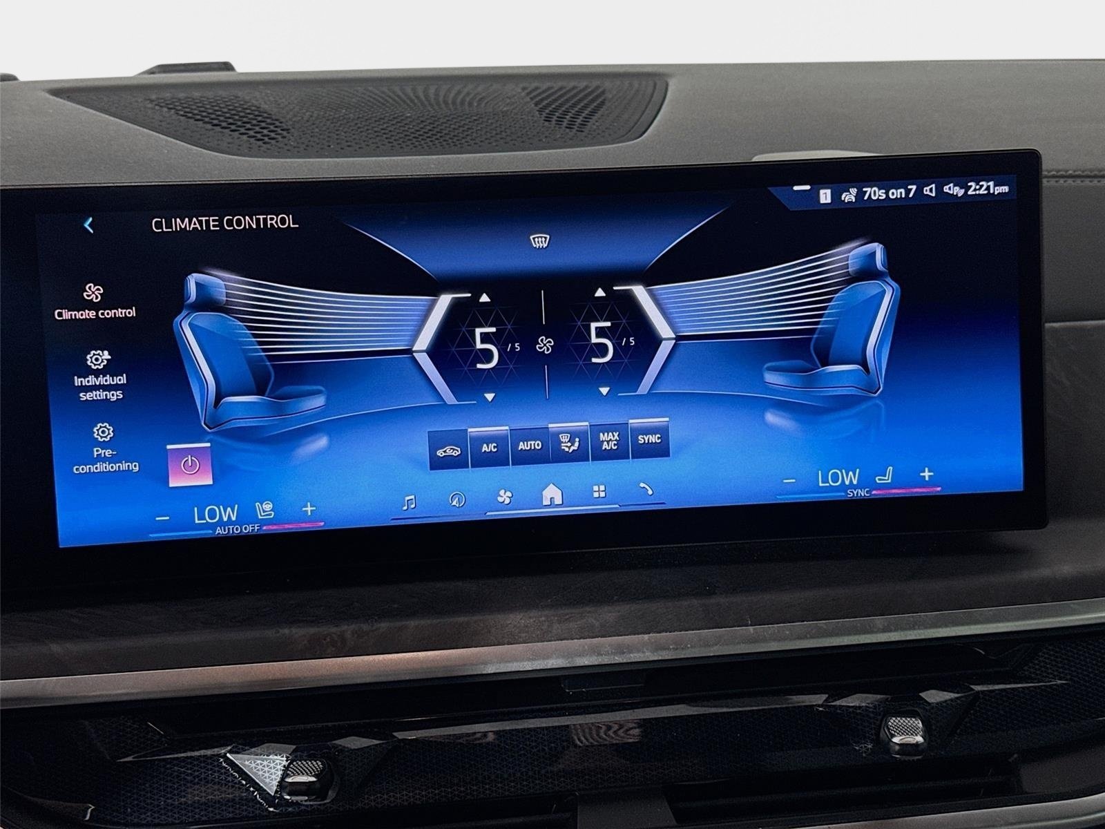 Used 2025 Black Sapphire Metallic BMW xDrive40i image 18