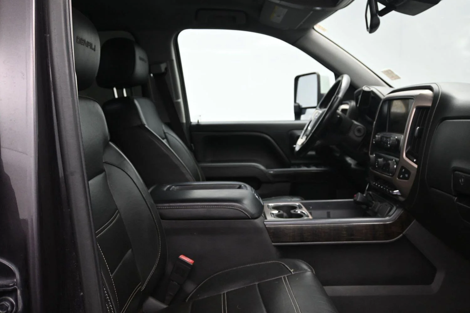 Used 2014 Iridium Metallic GMC Denali image 10