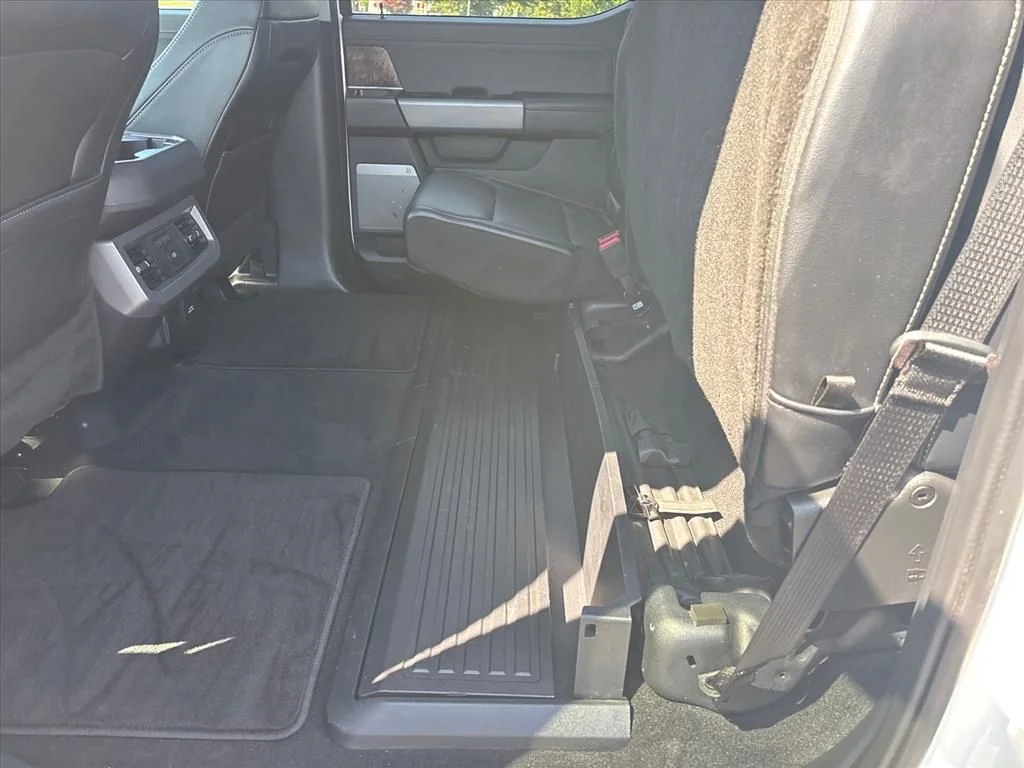 Used 2023 White Ford Lariat image 19