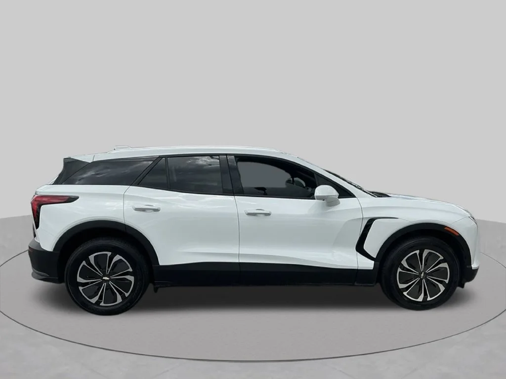 Used 2024 White Chevrolet LT image 15