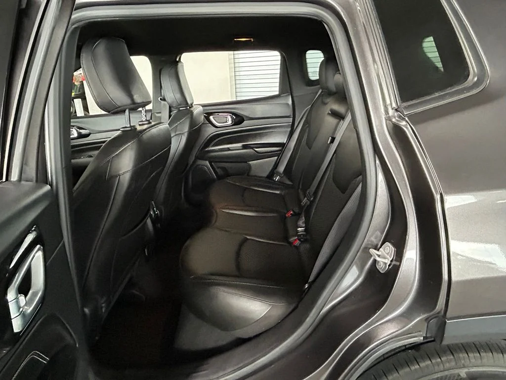 Used 2022 Granite Crystal Metallic Clearcoat Jeep Latitude image 42