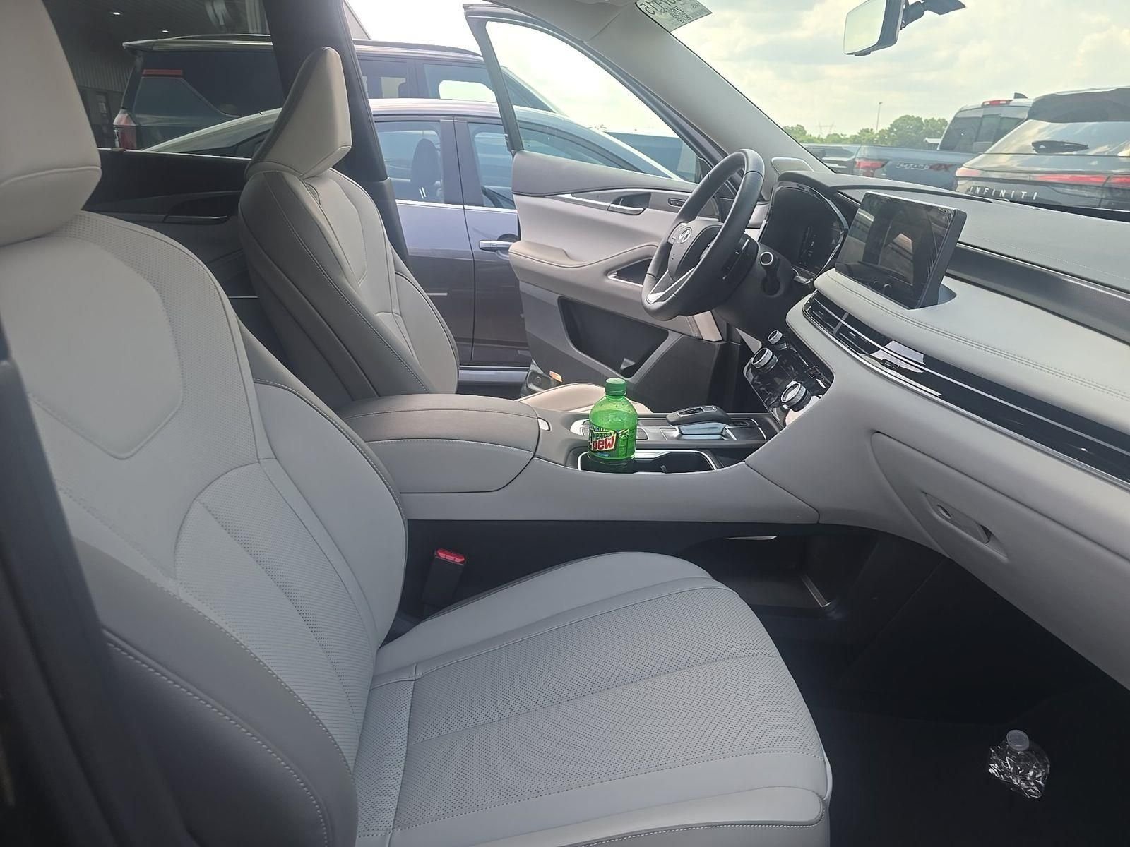 Certified Used 2026  INFINITI LUXE image 12