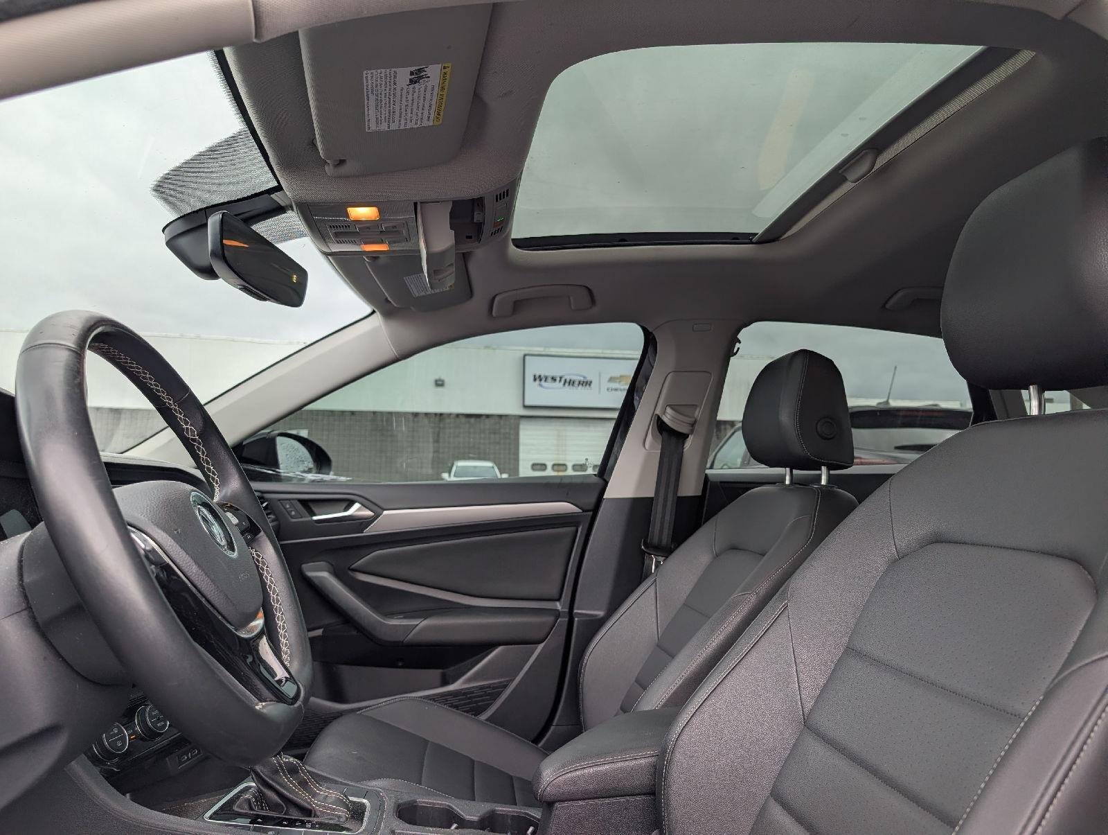 Used 2021 Black Uni Volkswagen SE image 10