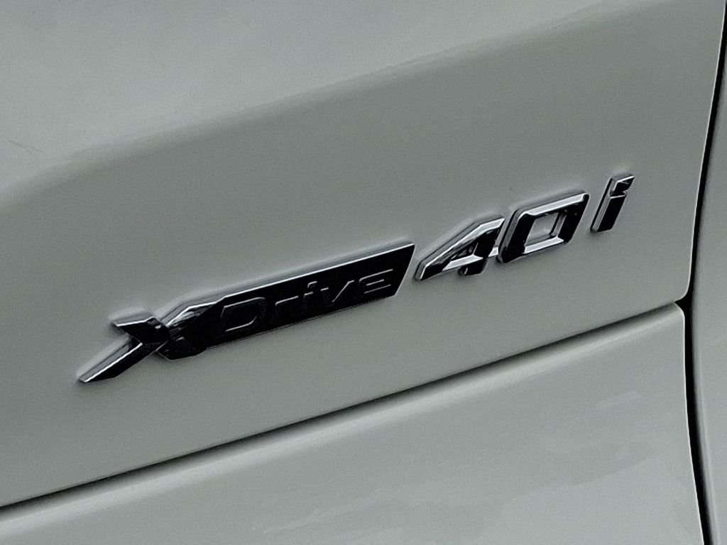 Used 2026 Alpine White BMW xDrive40i image 12