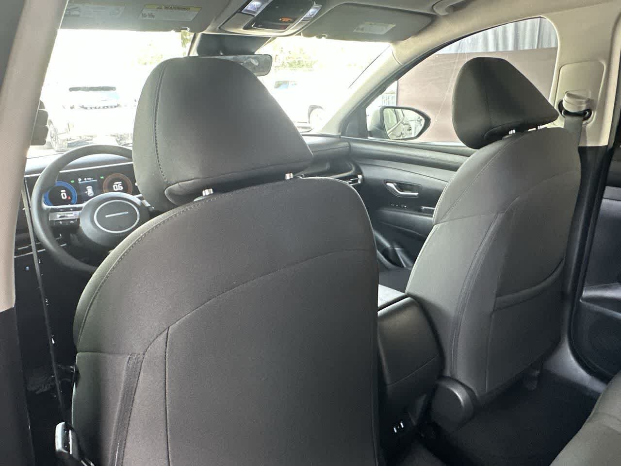 2025 Hyundai Tucson SE - Photo 23
