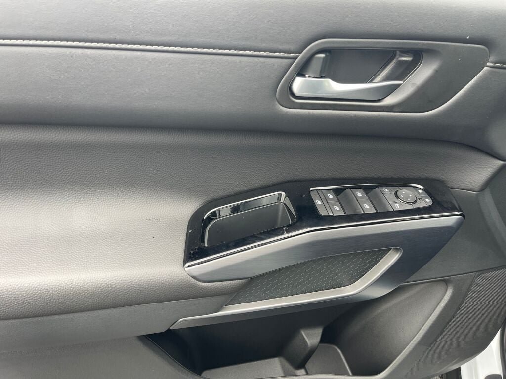 New 2026 Everest White Pearl Tricoat Nissan SL image 7