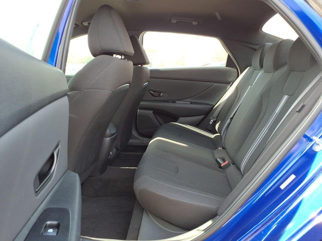 2025 Hyundai Elantra SEL - Photo 10