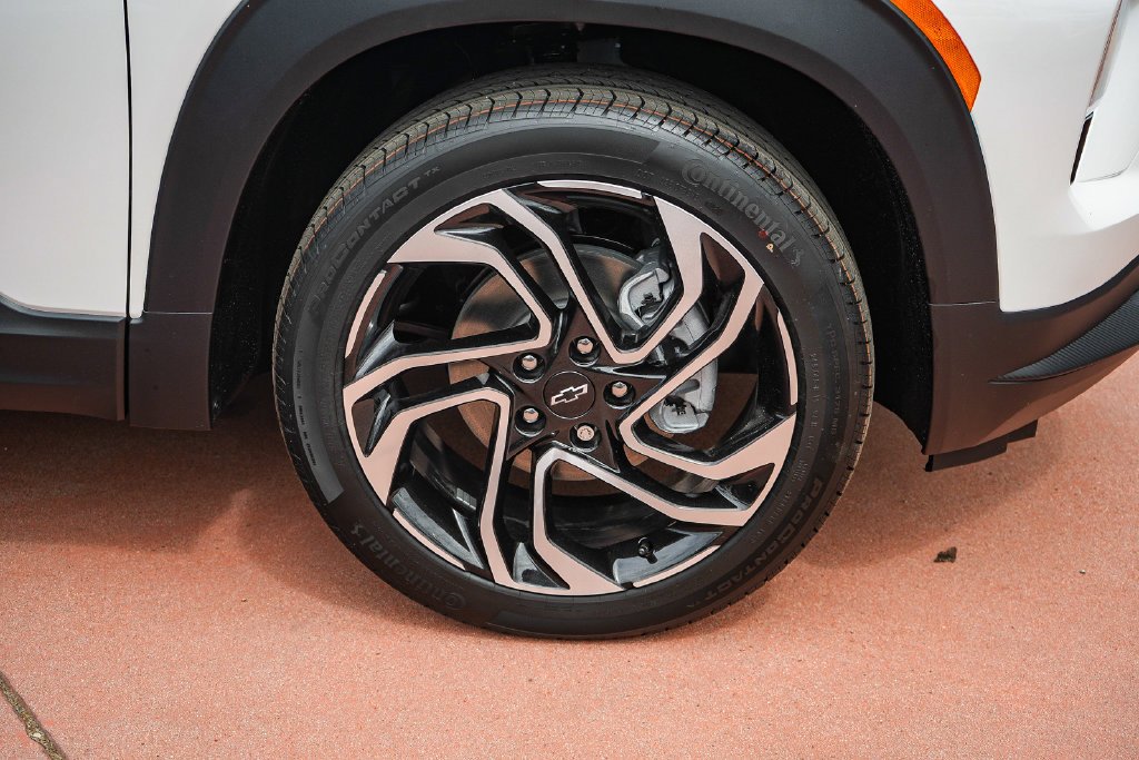 New 2026 Iridescent Pearl Tricoat Chevrolet RS image 10