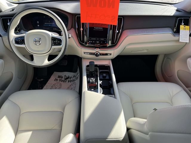 2025 Volvo XC60 Plus - Photo 14