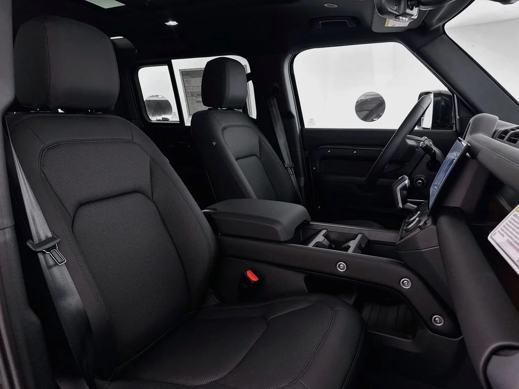 New 2026 Woolstone Green Land Rover X-Dynamic SE image 29