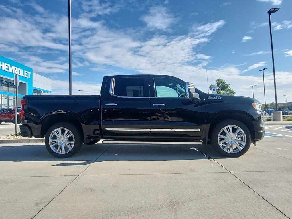 Used 2025 Black Chevrolet High Country image 9