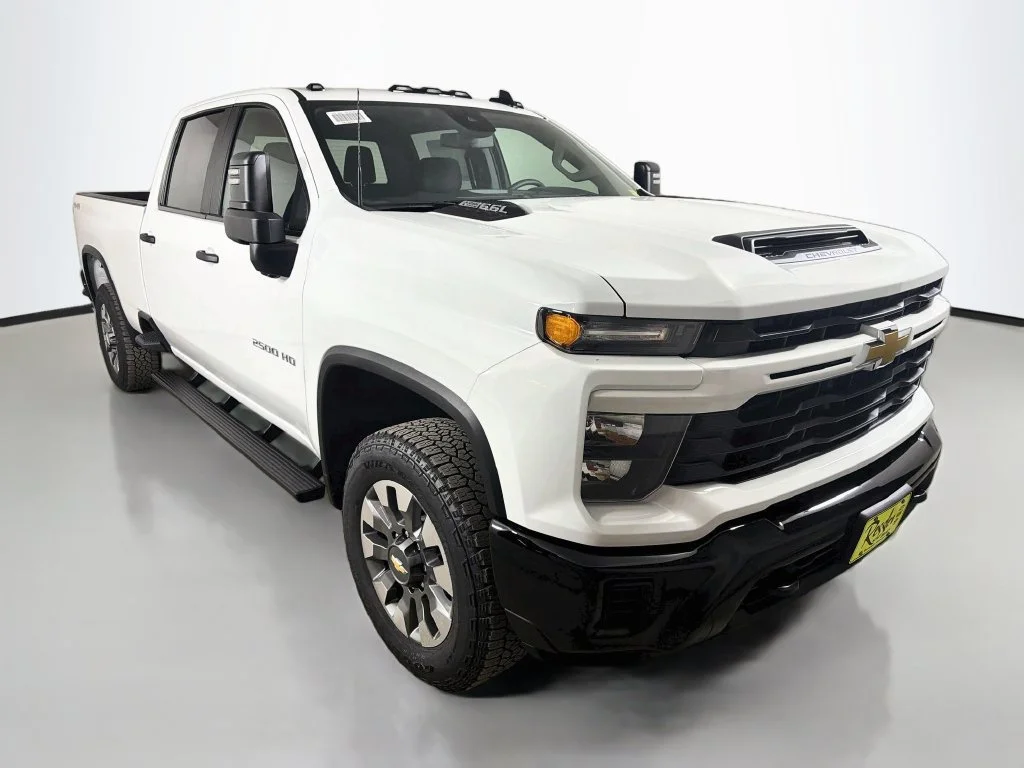 New 2026 Summit White Chevrolet Custom image 4