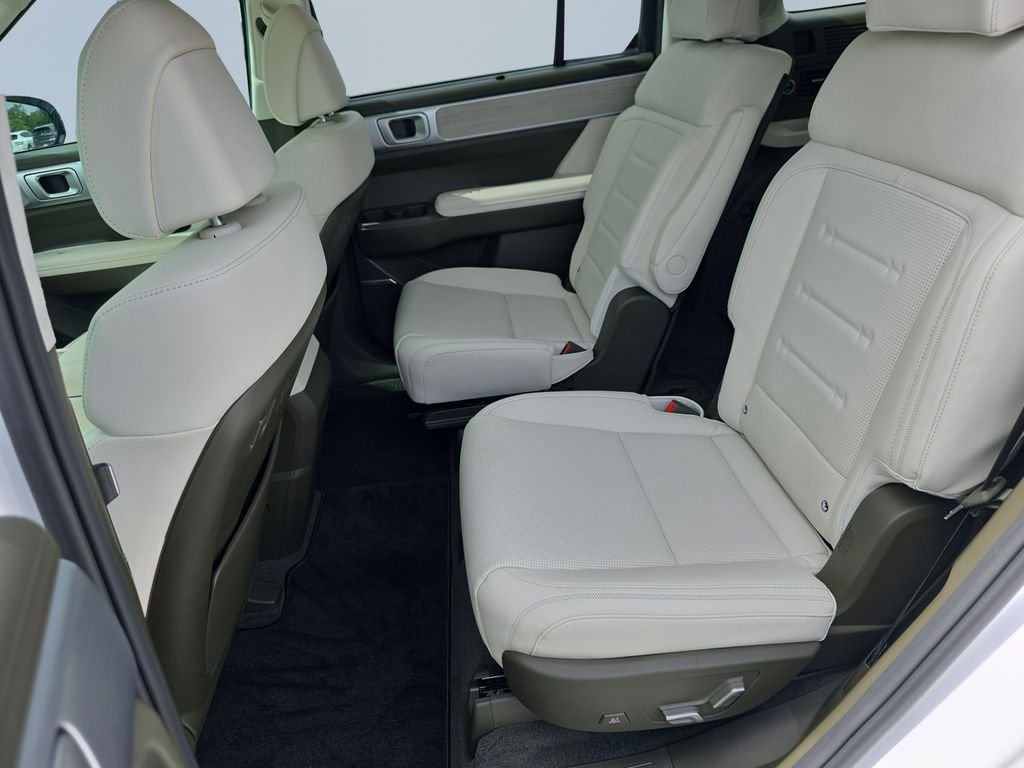 Used 2025 Serenity White Hyundai Calligraphy image 31