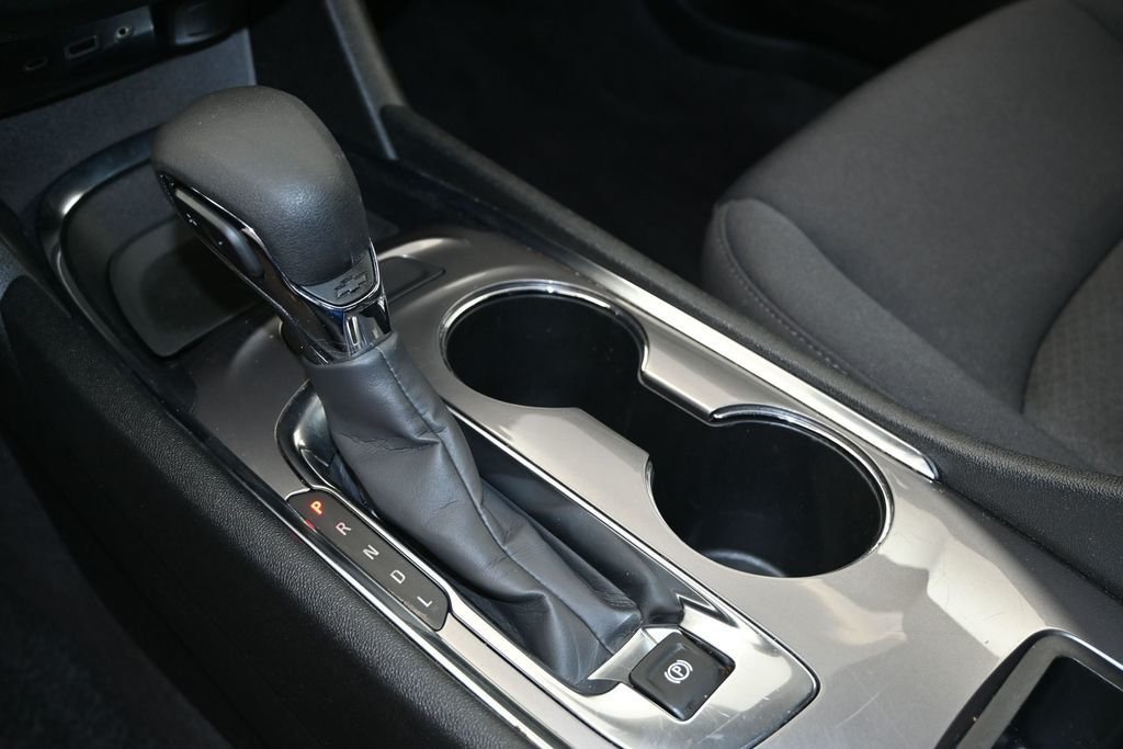 Used 2023 White Chevrolet LT image 25