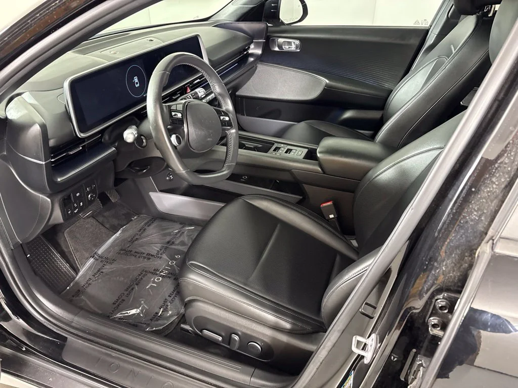Used 2023 Black Hyundai SEL image 31