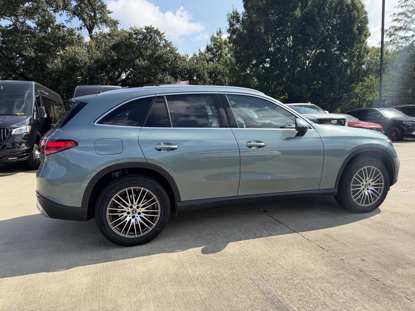 Used 2026 Verde Silver Metallic Mercedes-Benz GLC 300 image 27