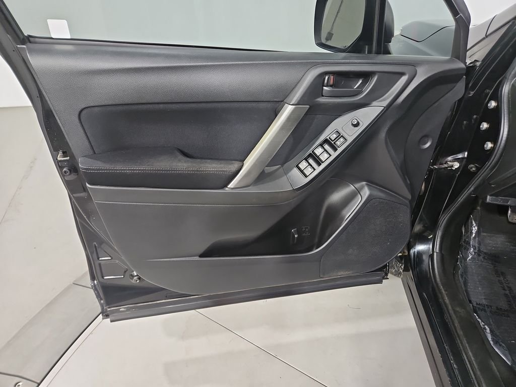 Used 2014 Black Subaru 2.5i image 11
