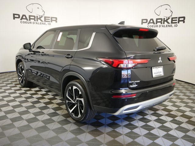 Used 2024 Black Diamond Mitsubishi SE image 7