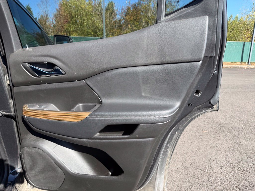 Used 2020 Carbon Black Metallic GMC SLE image 22