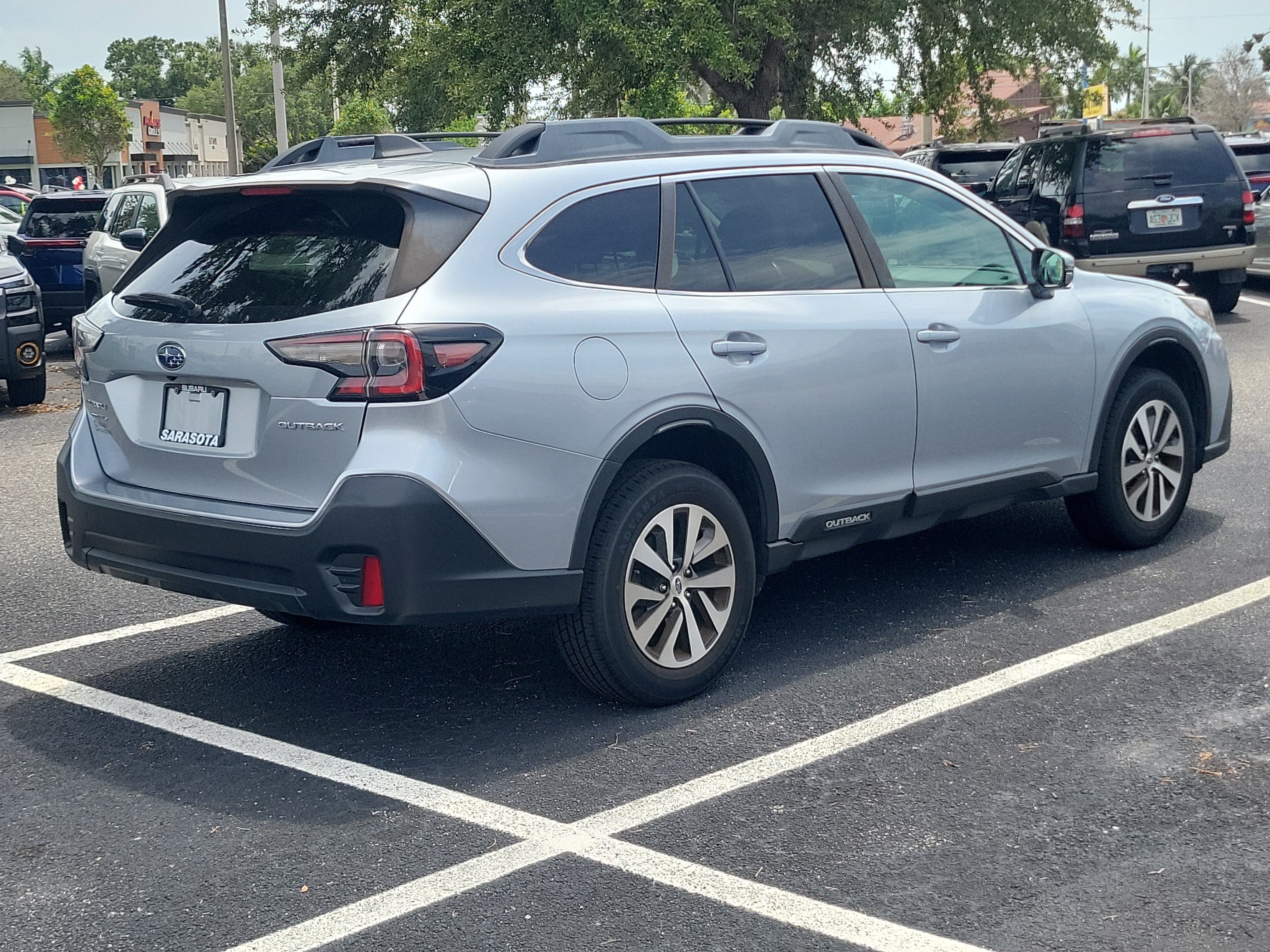 Used 2020 Ice Silver Metallic Subaru Premium image 5