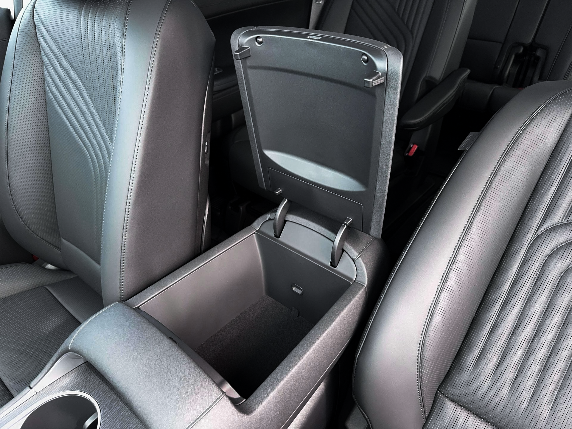 New 2026 Ecotronic Gray Pearl Hyundai SEL Premium FWD image 18