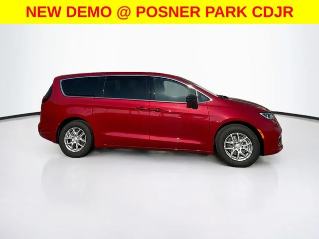 New 2026 Red Hot Pearl-Coat Exterior Paint Chrysler Select image 4