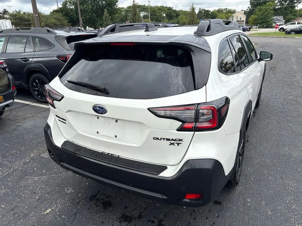 Used 2023 White Subaru Onyx Edition XT image 3